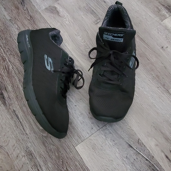 skechers lightweight dual lite